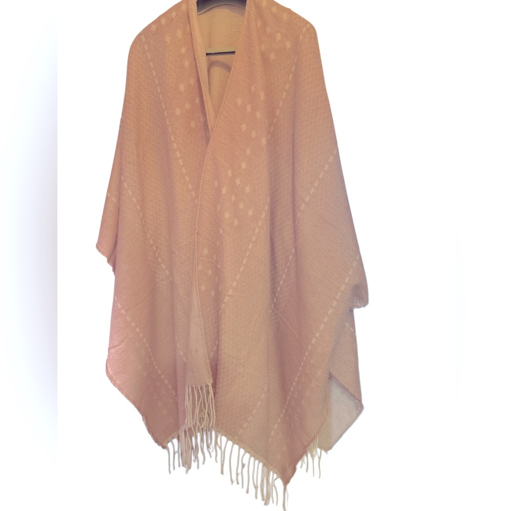 NEW! Gentle Fawn Ladies Wrap. NEW with tags.